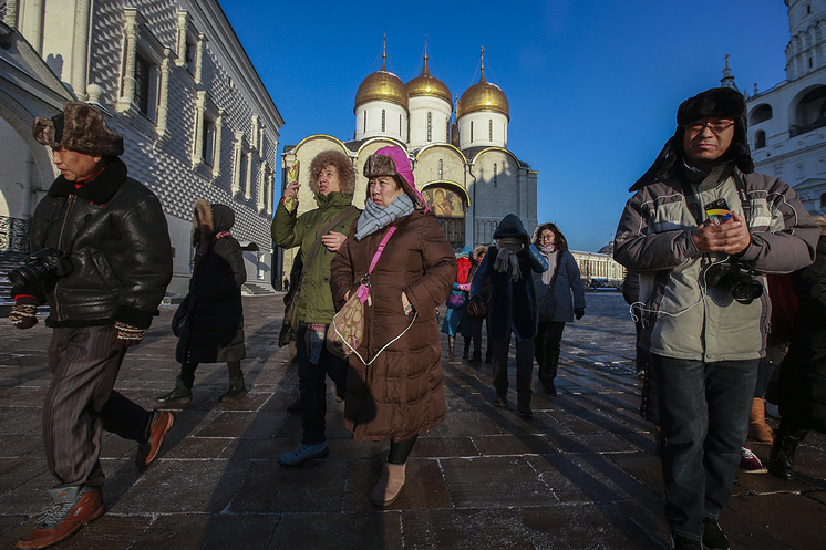 Туристы из Китая в Кремле